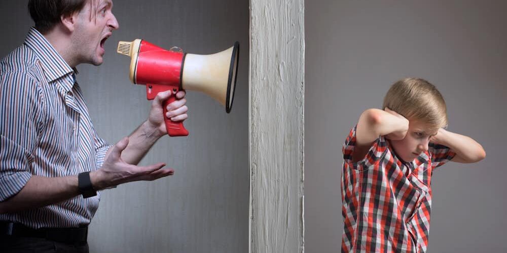 Mit diesen 5 Sätzen manipulieren narzisstische Eltern ihre Kinder